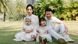 Chụp ảnh gia đình 4 người đẹp và tự nhiên