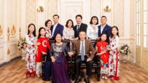 Gợi ý màu trang phục chụp ảnh gia đình ngày Tết
