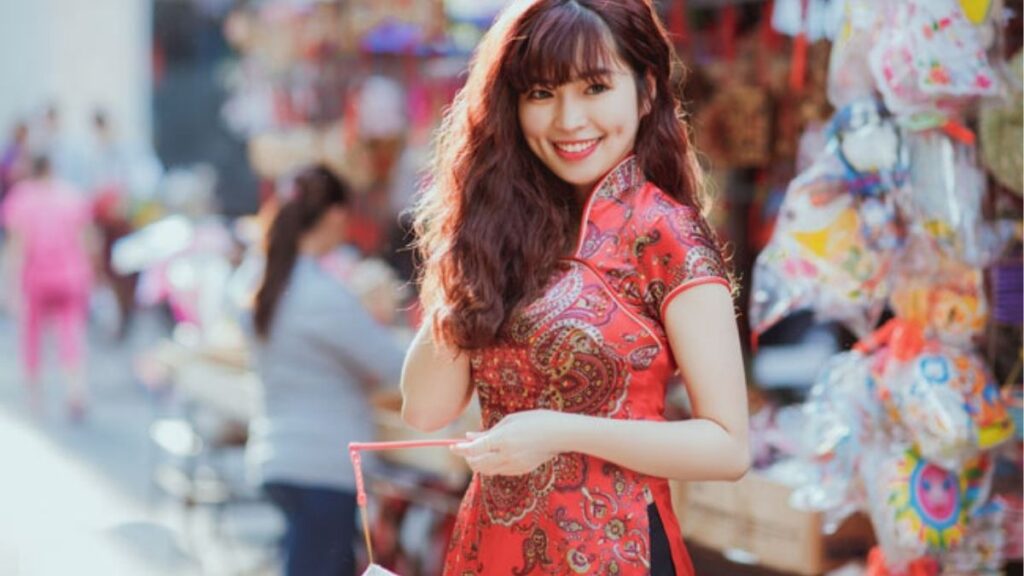Cách tạo dáng chụp ảnh Trung Thu với áo dài đẹp