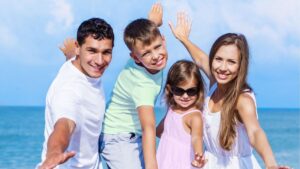 Cách tạo dáng chụp ảnh gia đình 4 người và đông người